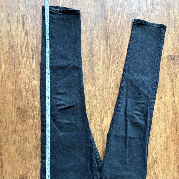 H&M black denim - slim - size 34x32 - Picture 3 of 7